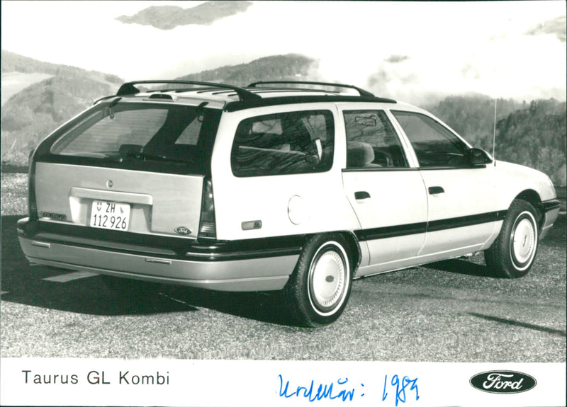 1989 Ford Taurus GL Combi - Vintage Photograph