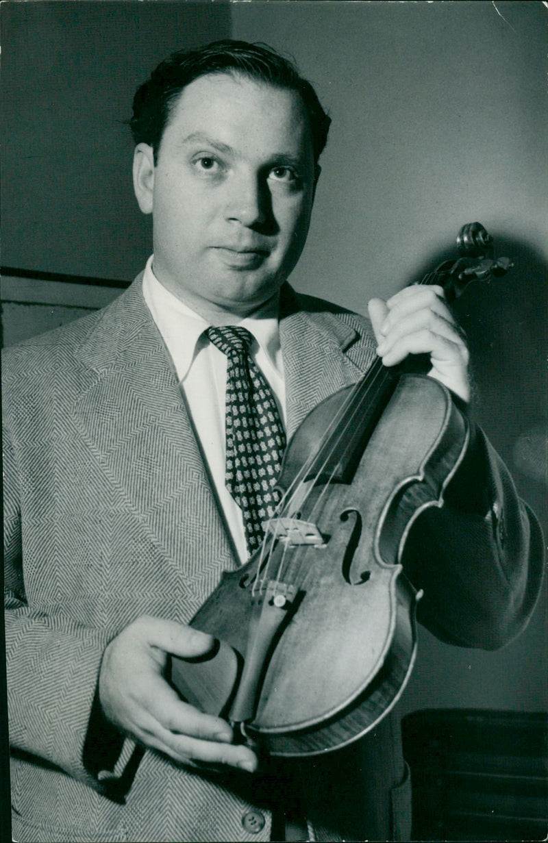 Isaac Stern with his Guarneri - Vintage Photograph