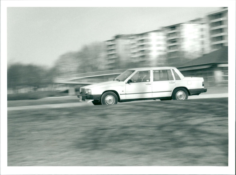 Volvo 740 GLE cat 1988 - Vintage Photograph