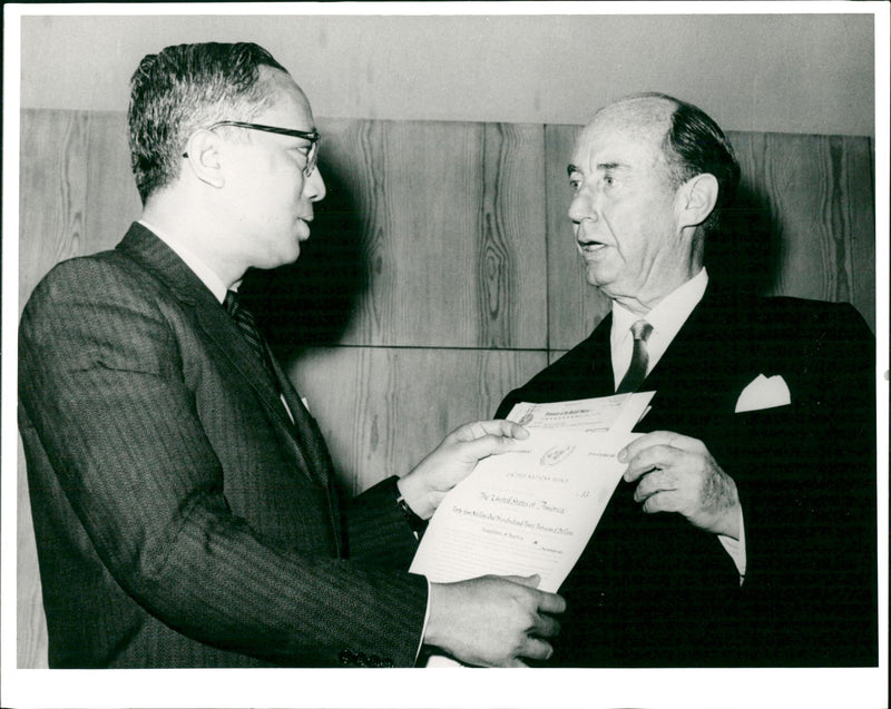 US Ambassador to the United States Adlai Stevenson hands over a $ 44,103,000 check to Secretary General U Thant - Vintage Photograph