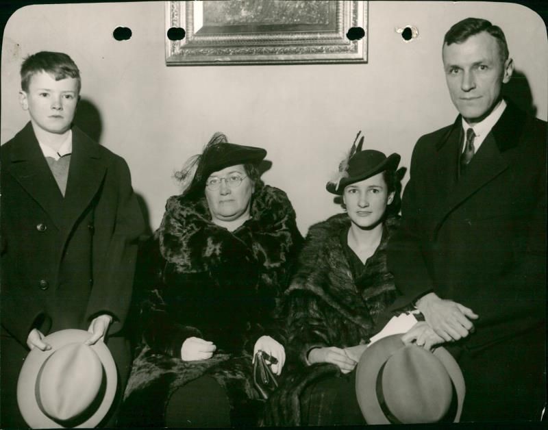 Nobel prize. Husbands Murphy with daughter Pricella and son William P. Jr. in Stockholm - Vintage Photograph