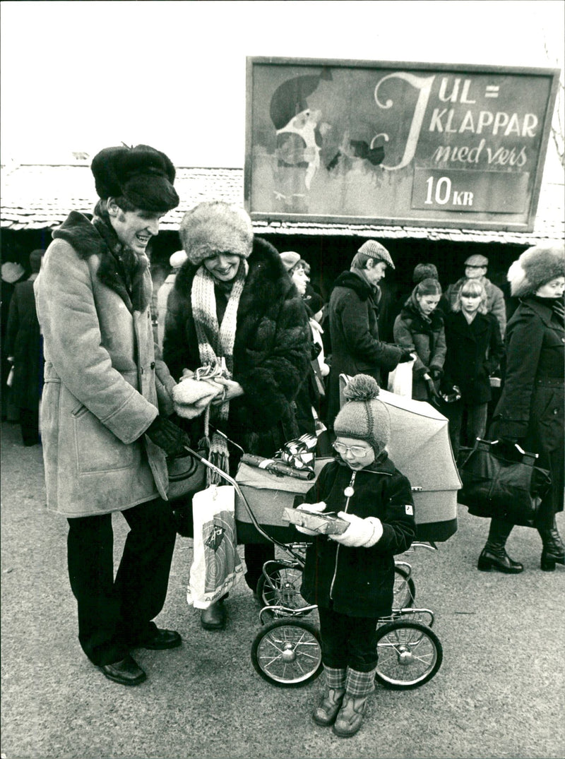 Skansens Christmas Market. A Christmas present with verses to open on Christmas Eve - Vintage Photograph