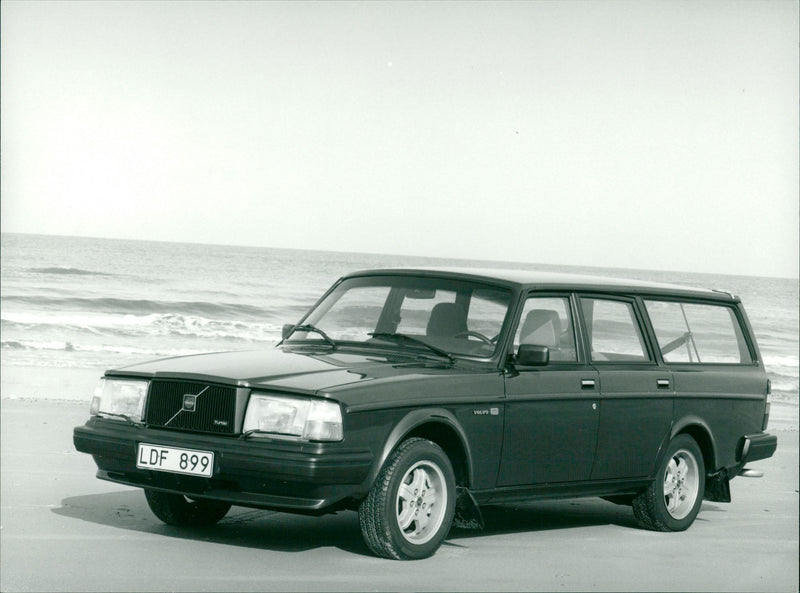 1984 VOLVO CARS MODEL TURBO HAR SOM REAL MARGARDSVAGN MODELS - Vintage Photograph