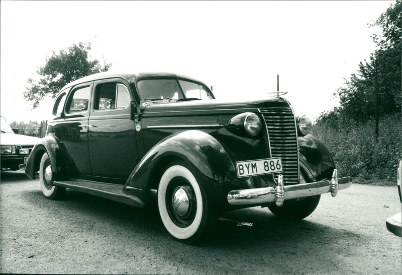 Nash Cars Collection: Nash '38 BYM KKKX 886 - Vintage Photograph