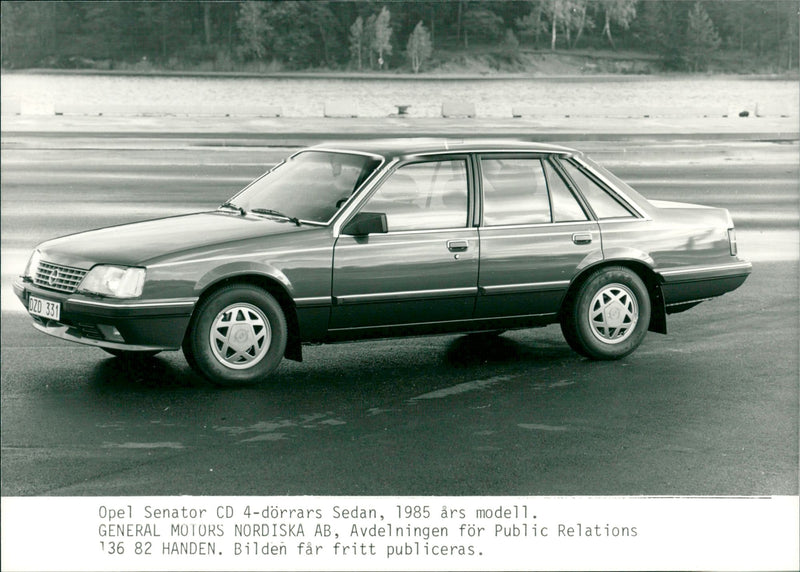 Opel Senator CD - Vintage Photograph