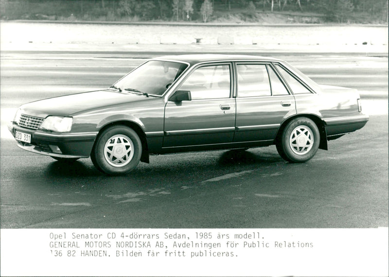 Opel Senator CD - Vintage Photograph