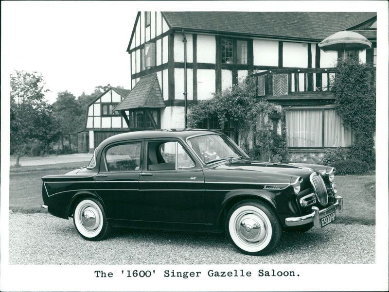 The '1600' Singer Gazelle Saloon - Vintage Photograph