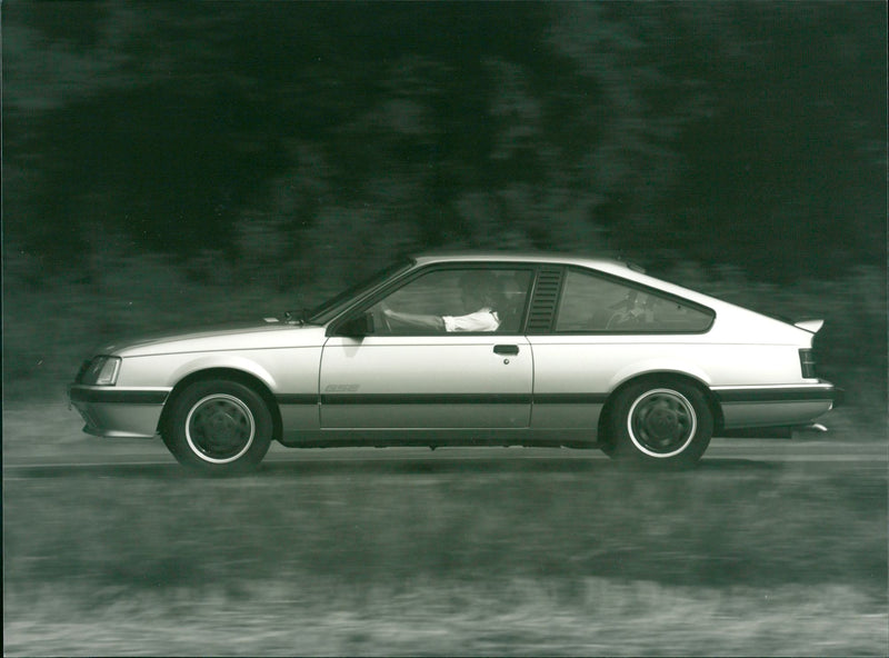 Cars: Opel Monza GSE - Vintage Photograph