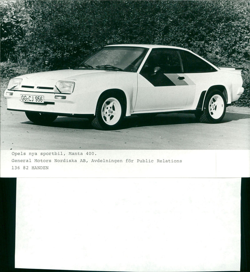 Cars: Opel Manta 400 - Vintage Photograph