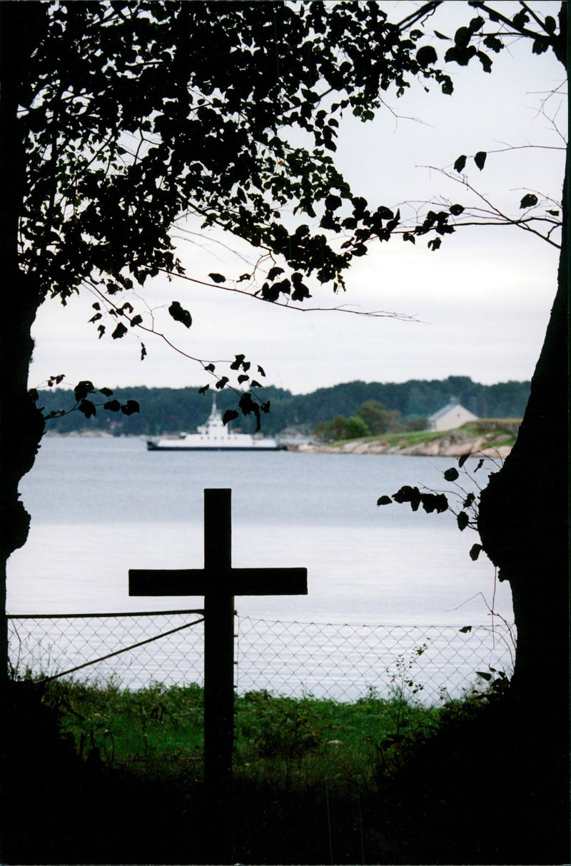 1992 DALALRO SKANS SIGNED NATURE TOMBS PHOTO SOLDIER COMPUTE - Vintage Photograph