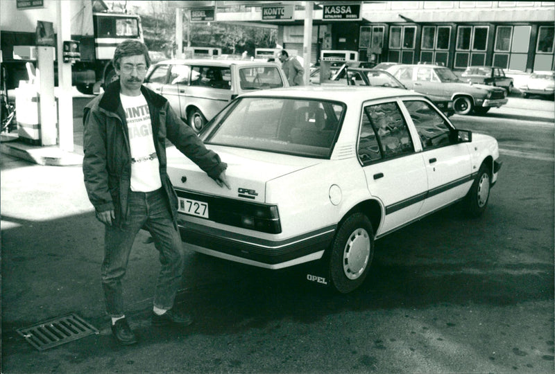 Cars Collection: Opel Ascona m/87 - Vintage Photograph