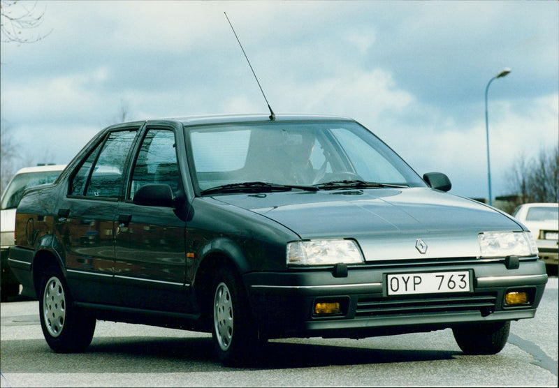 Renault Chamade TxE 1990 - Vintage Photograph