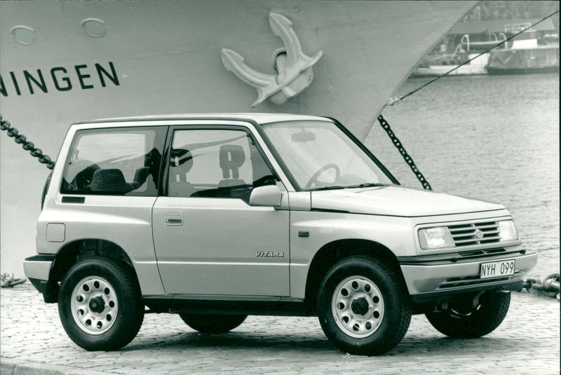 1989 Suzuki Vitara Van - Vintage Photograph