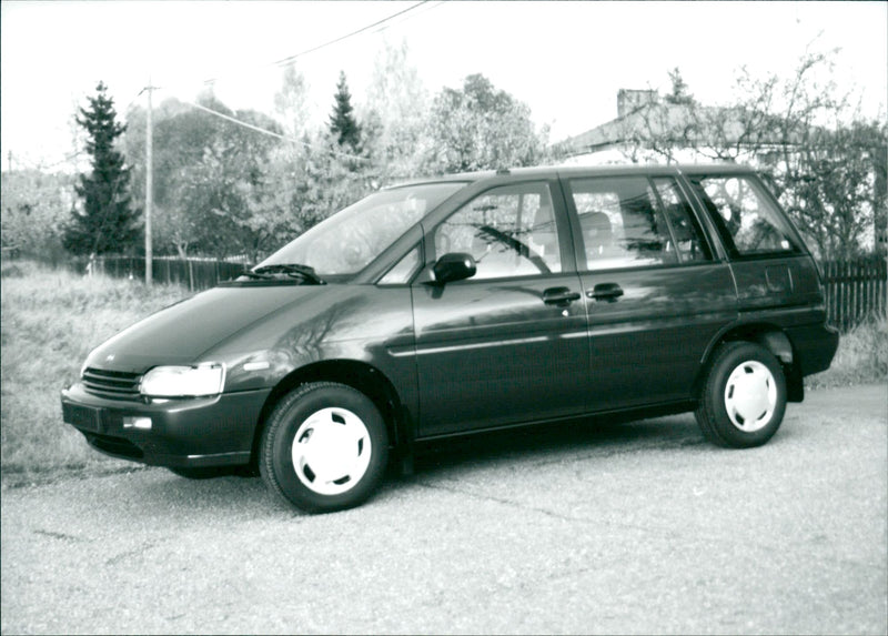 Nissan prairie 1993 - Vintage Photograph