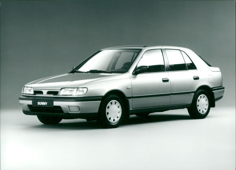 Nissan Nissan Sunny 5-d -  91 - Vintage Photograph