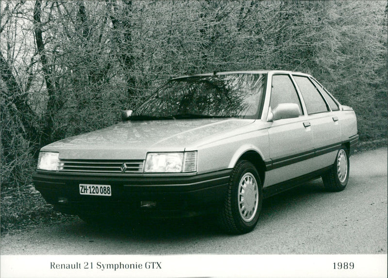 Renault 21 Symphonie GTX - Vintage Photograph