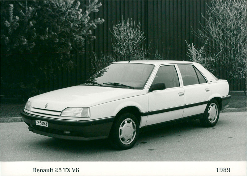 Renault 25 TX V6 - Vintage Photograph