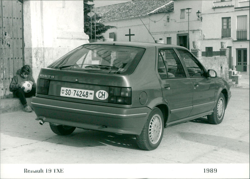 Renault 19 TXE - Vintage Photograph