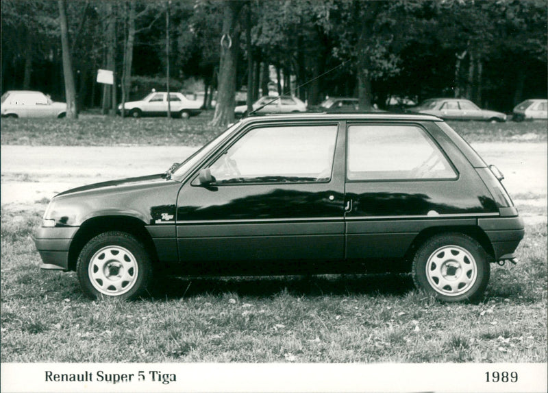 Renault Super 5 Tiga - Vintage Photograph