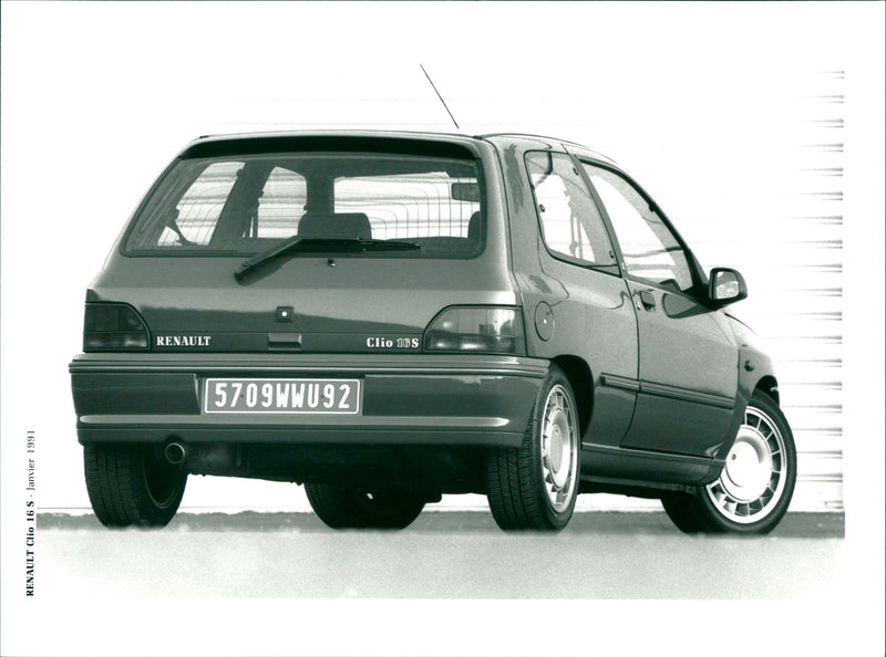 Renault Clio 16 S - Vintage Photograph