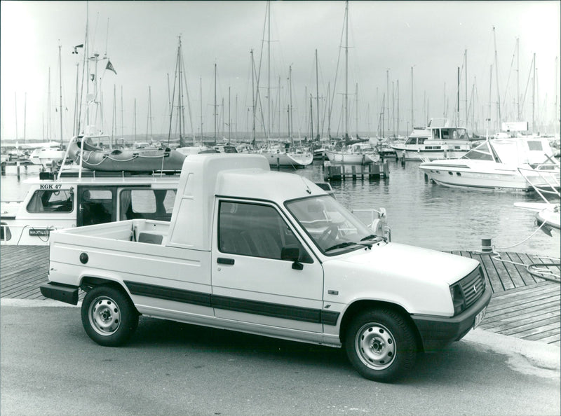 Renault - Express Pickup - Vintage Photograph