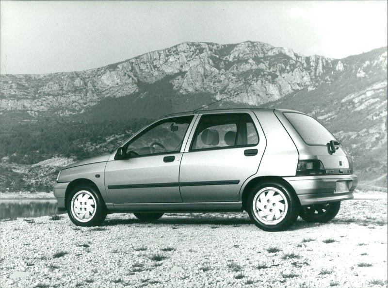 Renault Clio - Vintage Photograph