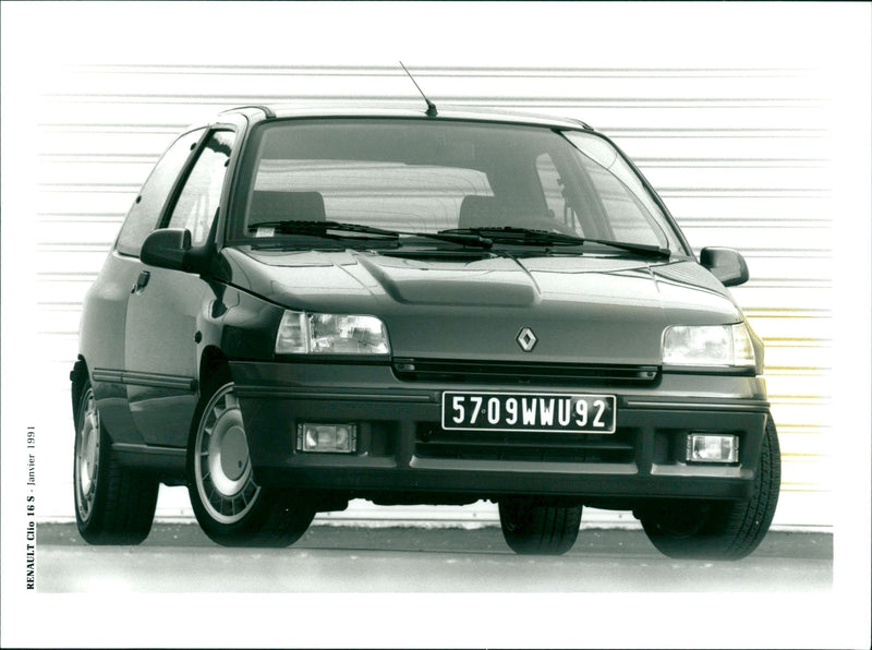 Renault Clio 16 S - Vintage Photograph