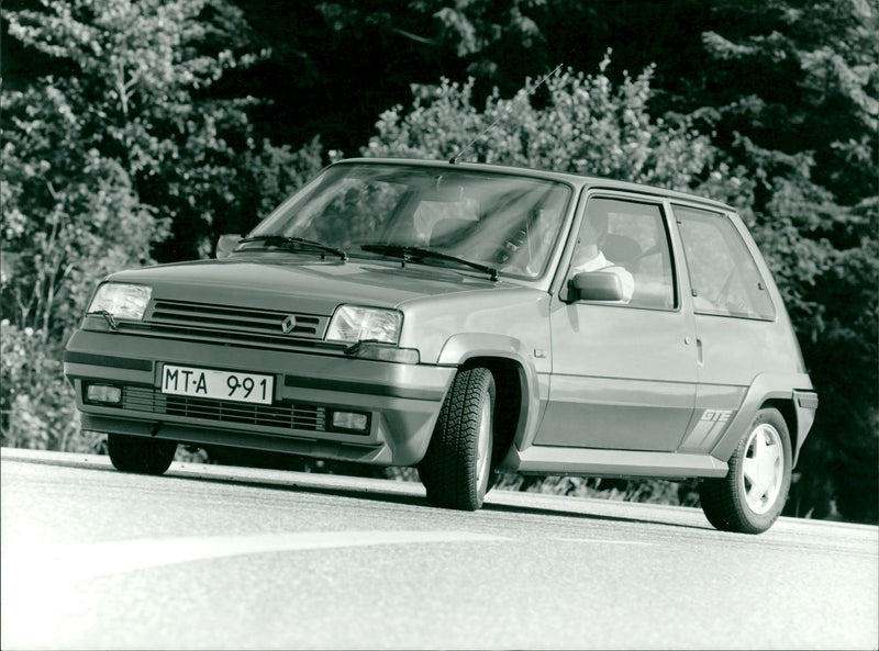 Renault 5 - Vintage Photograph