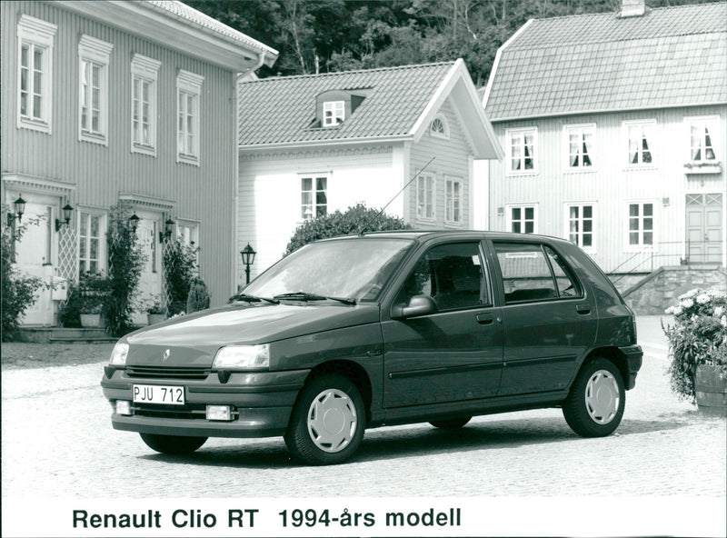 Renault Clio RT - Vintage Photograph