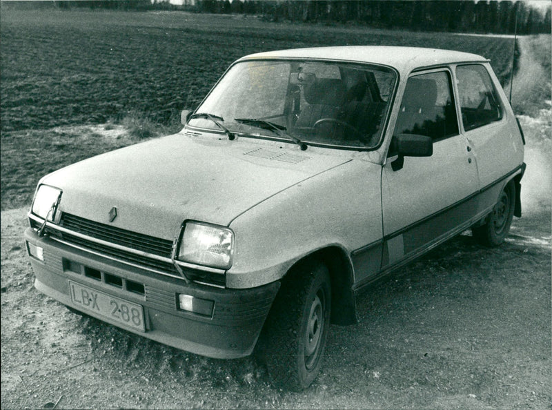 Renault R5 - Vintage Photograph