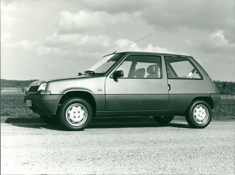 Renault R5 - Vintage Photograph