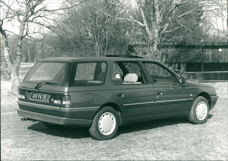 Peugeot 405 - Vintage Photograph