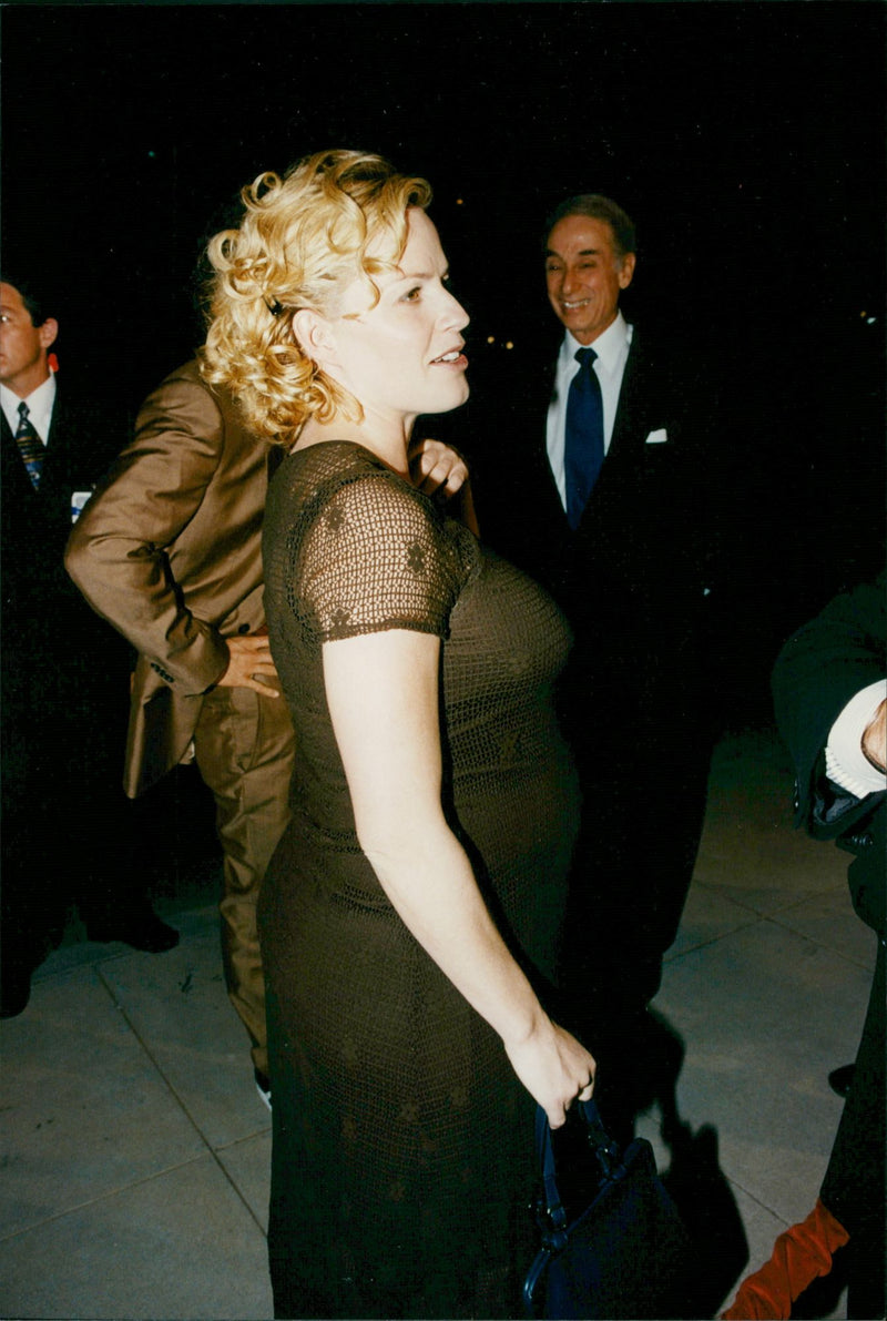 A highly pregnant Elizabeth Shue at the premiere of "Thousand Acres" - Vintage Photograph