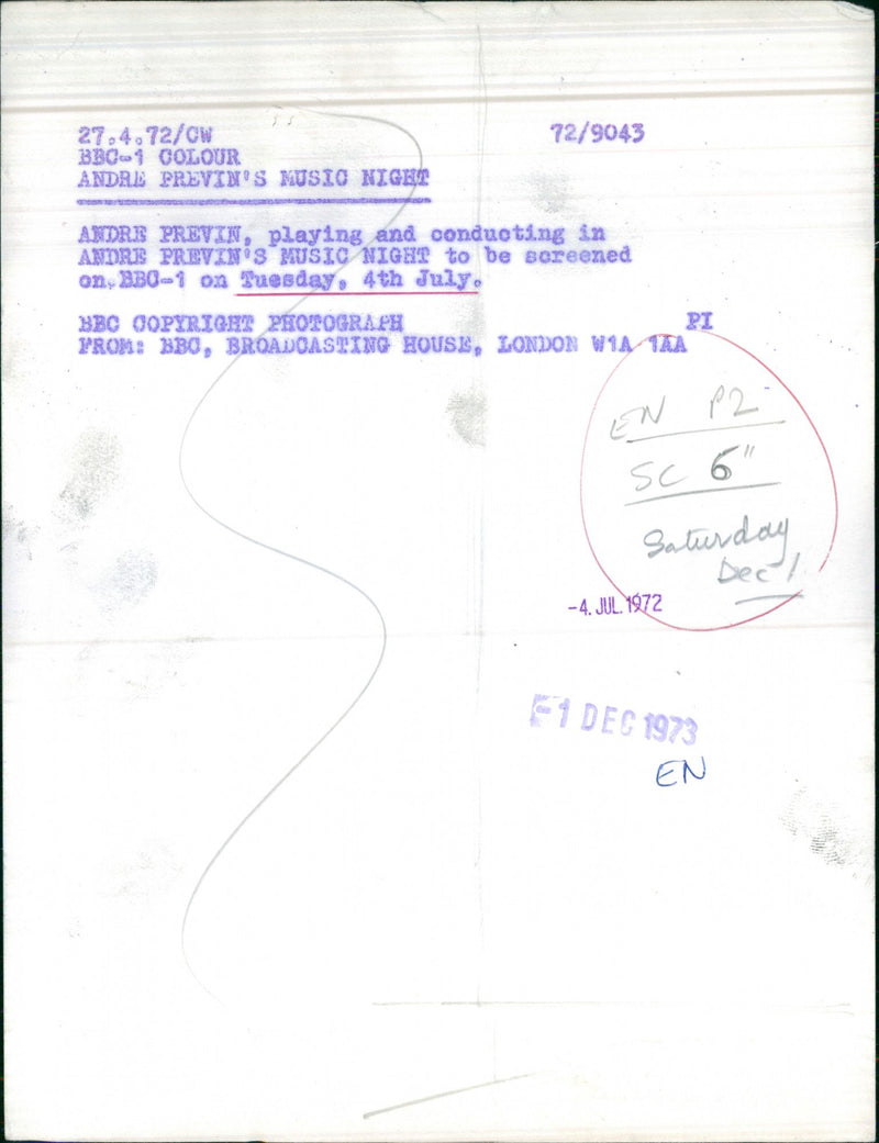 André Previn playing the piano in the TV series "Andre Previn's Music Night", 04.07.1972. - Vintage Photograph