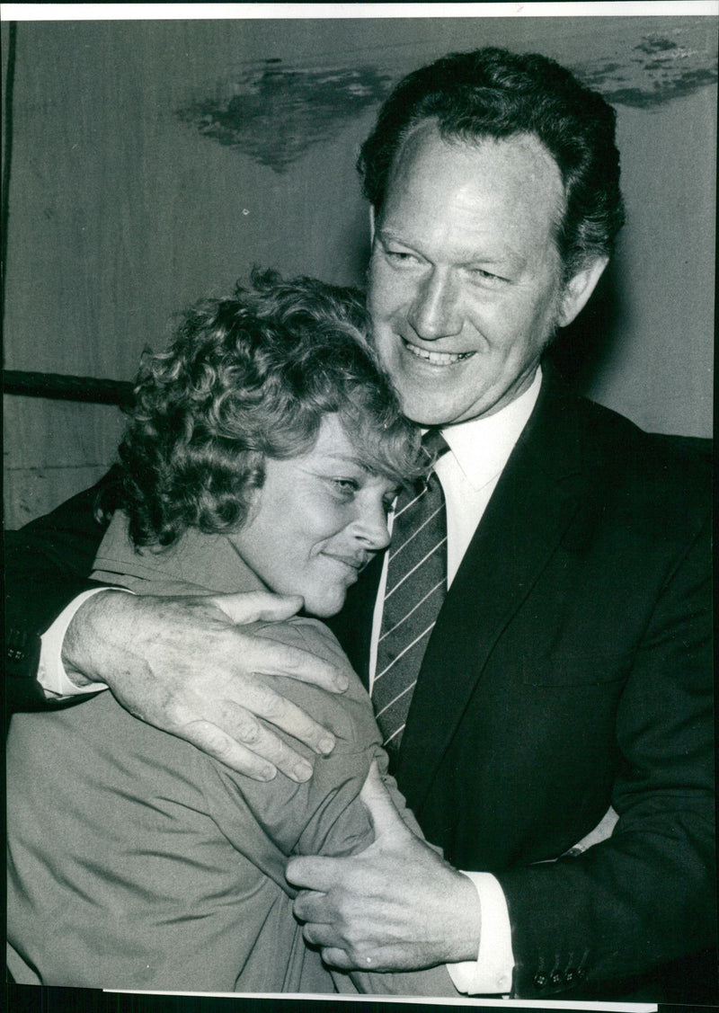 MUSICIAN FILM PRESS BRITAIN WIFE - Vintage Photograph
