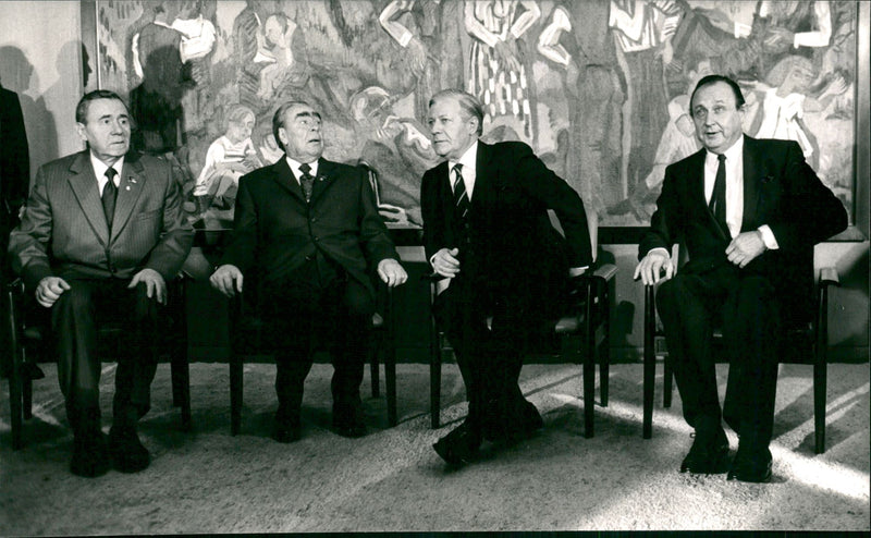 Helmut Schmidt, Politician West Germany together with famous people. - Vintage Photograph