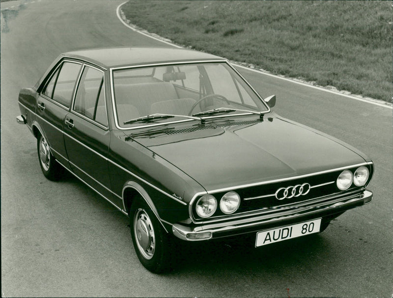 Audi 80 GL - Vintage Photograph