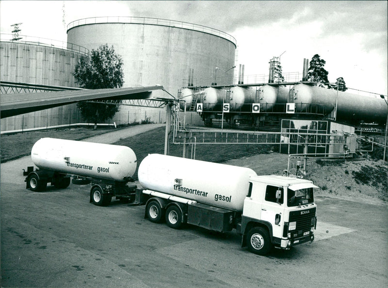 REAL CARS: Tankers - Vintage Photograph