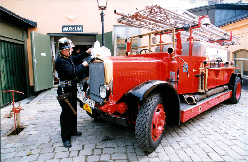 1992 VOLVO SPOT PICA STOCKHOLM SWEDEN CODE BOTHES DANIEL LEIF JANSSON - Vintage Photograph