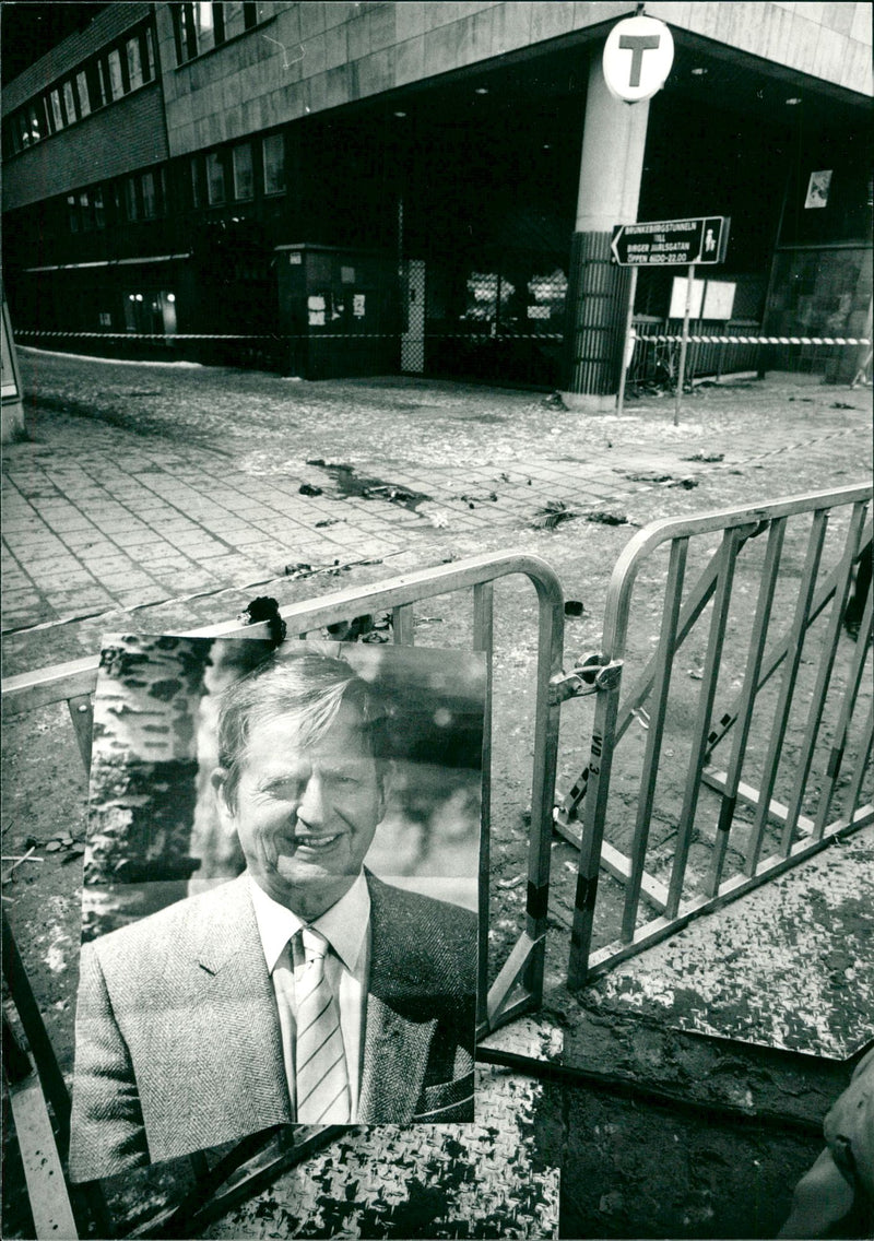 Olof Palme, Swedish Prime Minister. Murder - the place of murder - Vintage Photograph