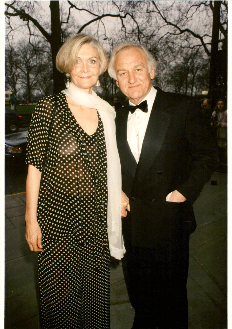 John Thaw and his wife Sheila Hancock - Vintage Photograph