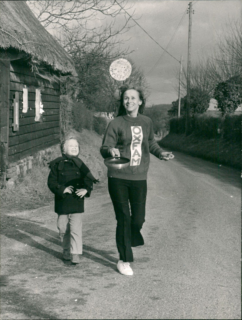 Rita Tushingham and her daughter, DOdonna - Vintage Photograph