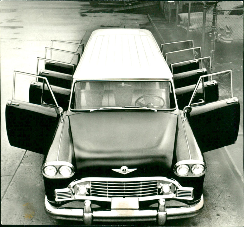 American Aerobusmodel from Checkers - Vintage Photograph