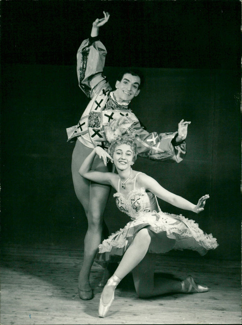 1952 LEADING DAGBLADETS FIVE SANDBERG SNAKENCE OBSESSION BALLET TRA SVENSKA AND - Vintage Photograph