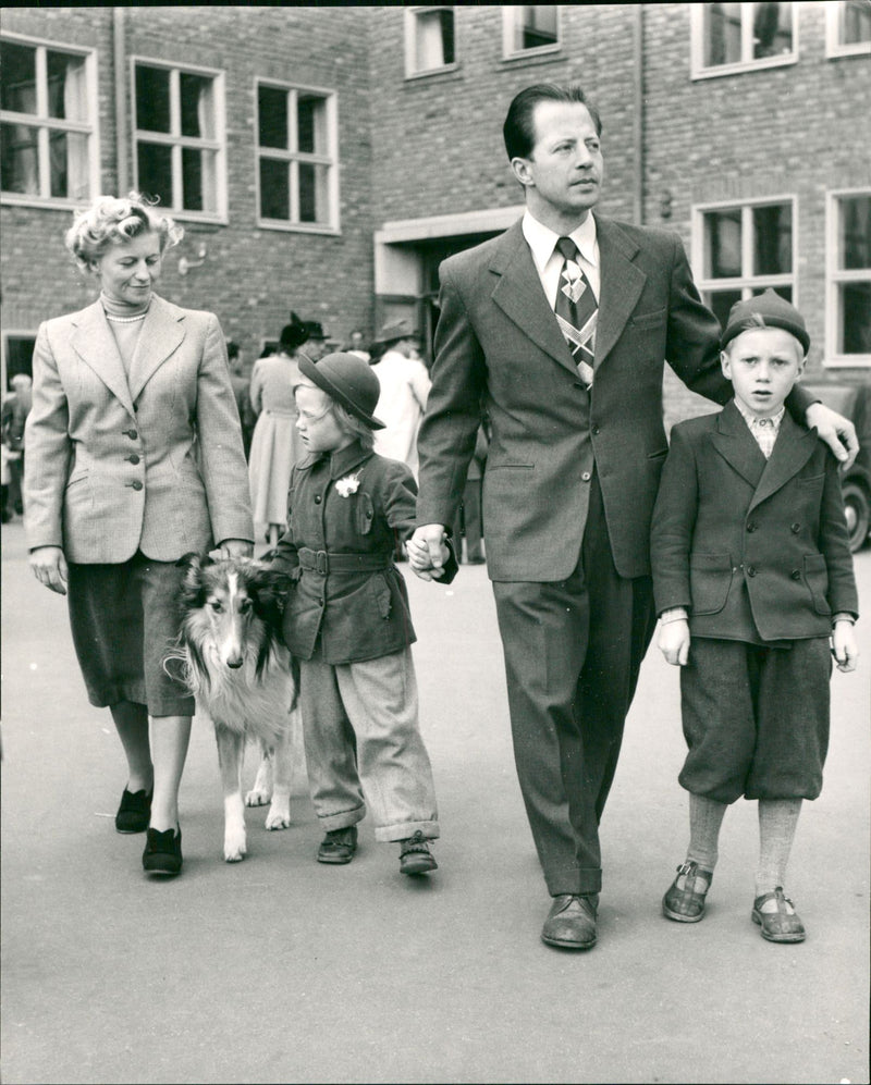 Parliamentary Elections 1952. - Vintage Photograph