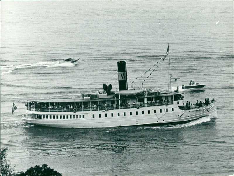 A steamboat during the day of the steamboat - Vintage Photograph