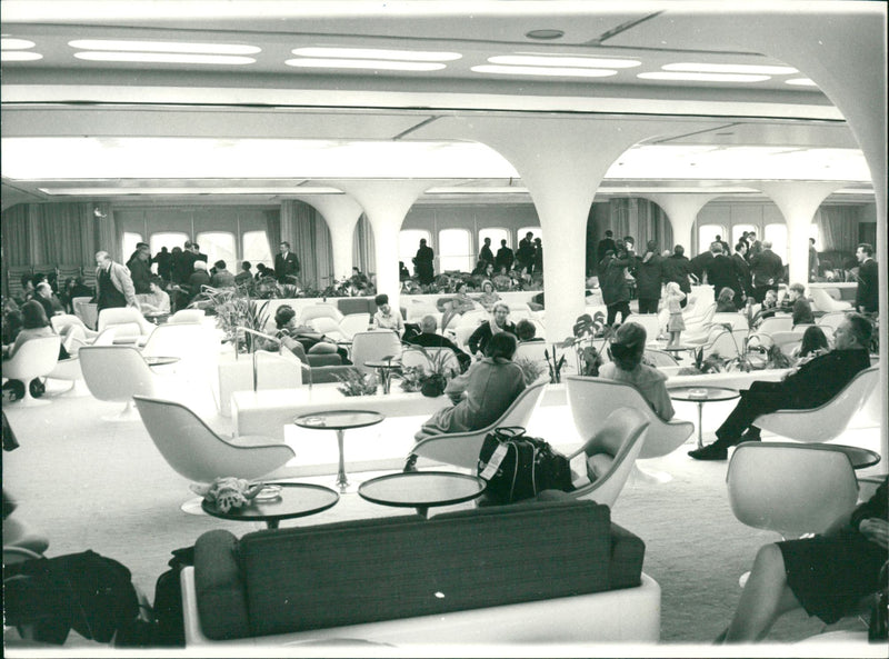 REAL VESSEL QUEEN ELISABETH - Vintage Photograph