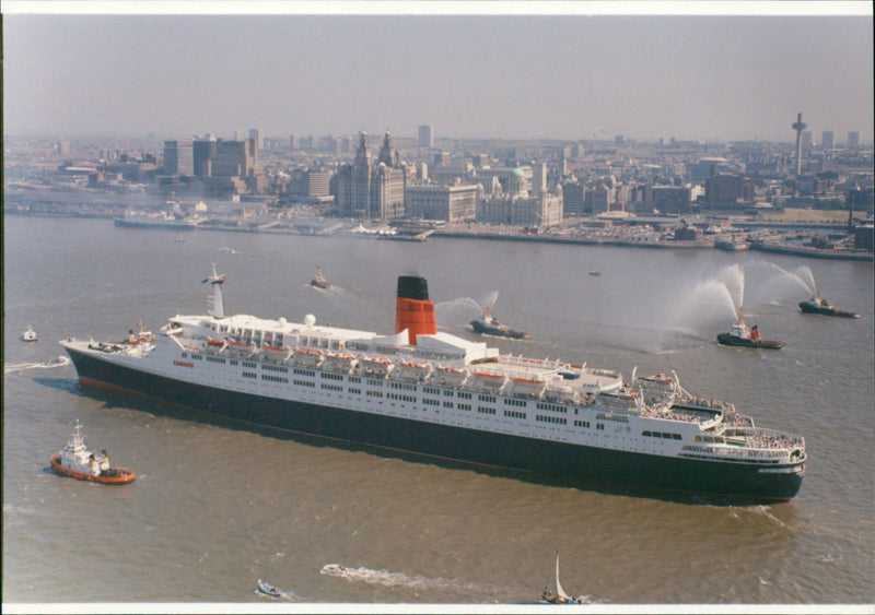 REAL VESSEL QUEEN ELISABETH - Vintage Photograph