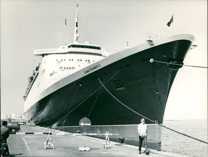 REAL VESSEL QUEEN ELISABETH - Vintage Photograph