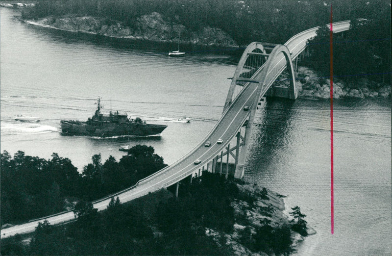 U-boat Â¥ tsjakt. A souvenir ship from the fleet passes the Animal Bridge - Vintage Photograph